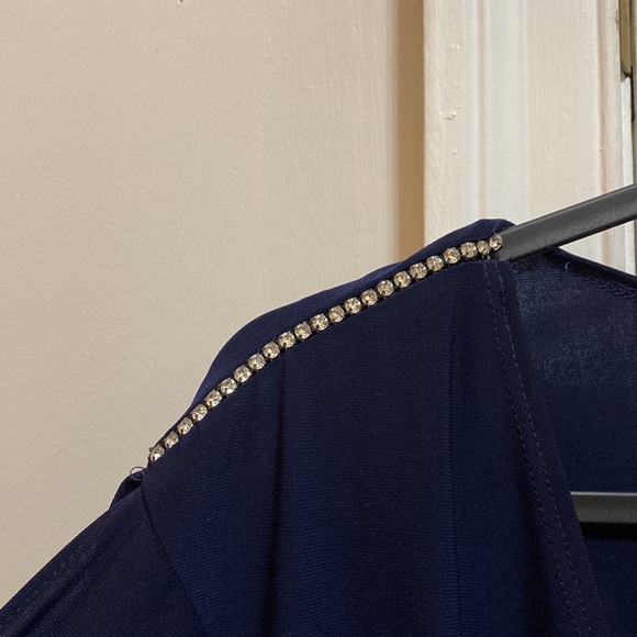 R&M Richards Long Sleeve Low V-Neck Navy Top - Picture 2 of 9